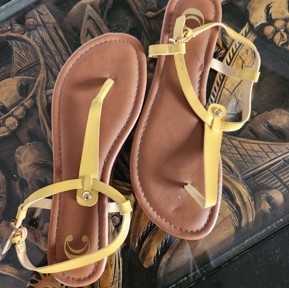 Pale yellow Flat Sandals